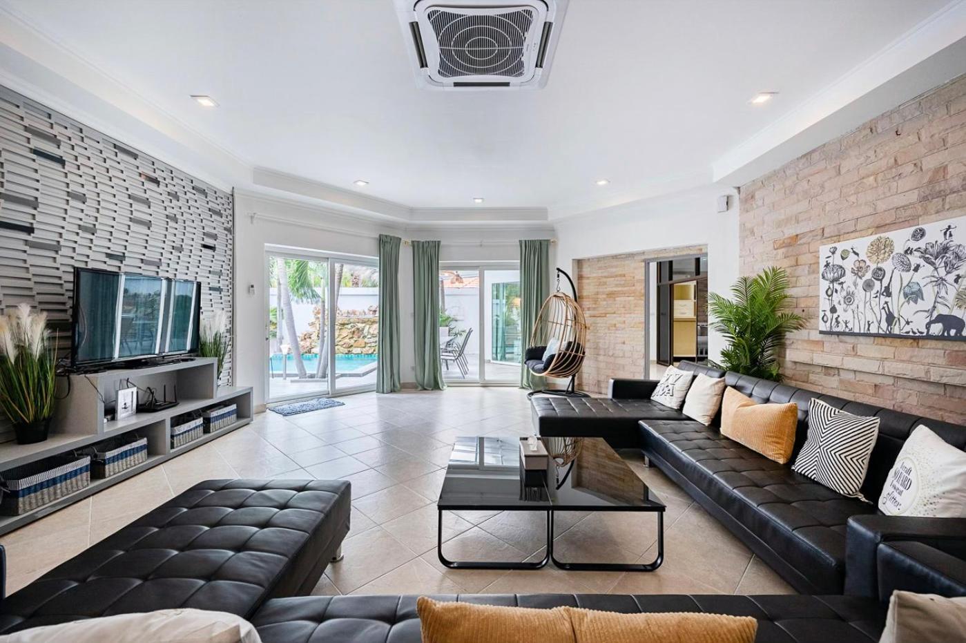 Majestic Pool 4 Bedrooms Private